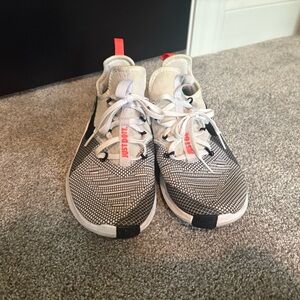 Nike Black and White Gym/Train Sneaker Lightweight Performance